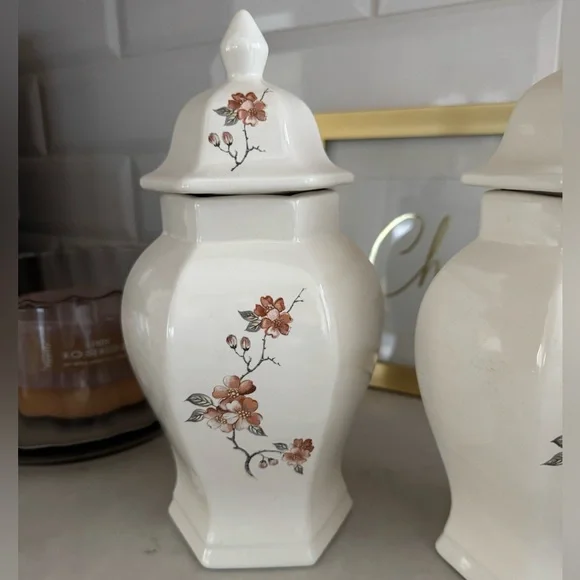 Vintage Ginger Jar Florals/Cream with Lid Set of 2 - Picture 2 of 9